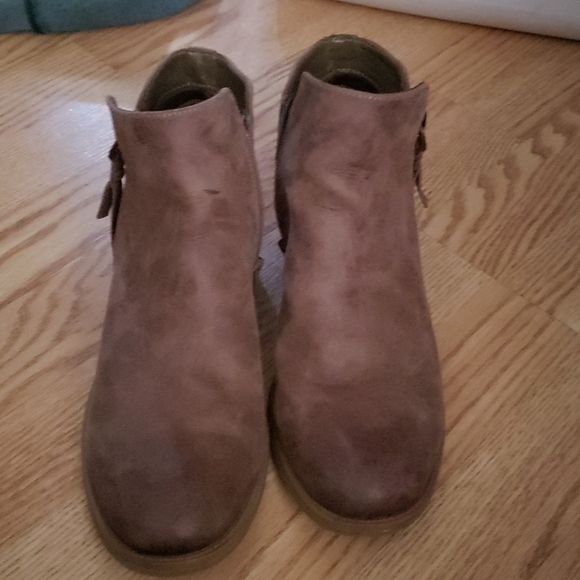 Too big - Picture 1 of 4